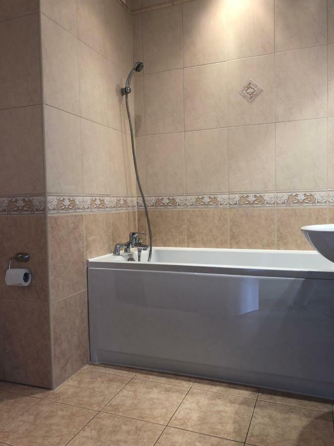 Apartament 69 Metro Apartman Varsó Kültér fotó