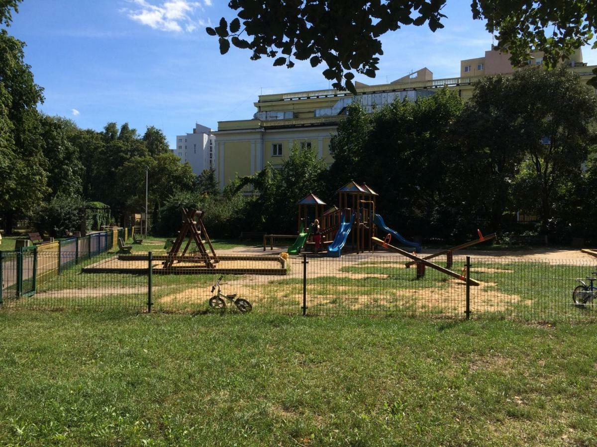 Apartament 69 Metro Apartman Varsó Kültér fotó